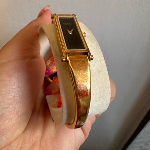 Gucci 1500L gold plated bangle watch - Picture 6 of 6
